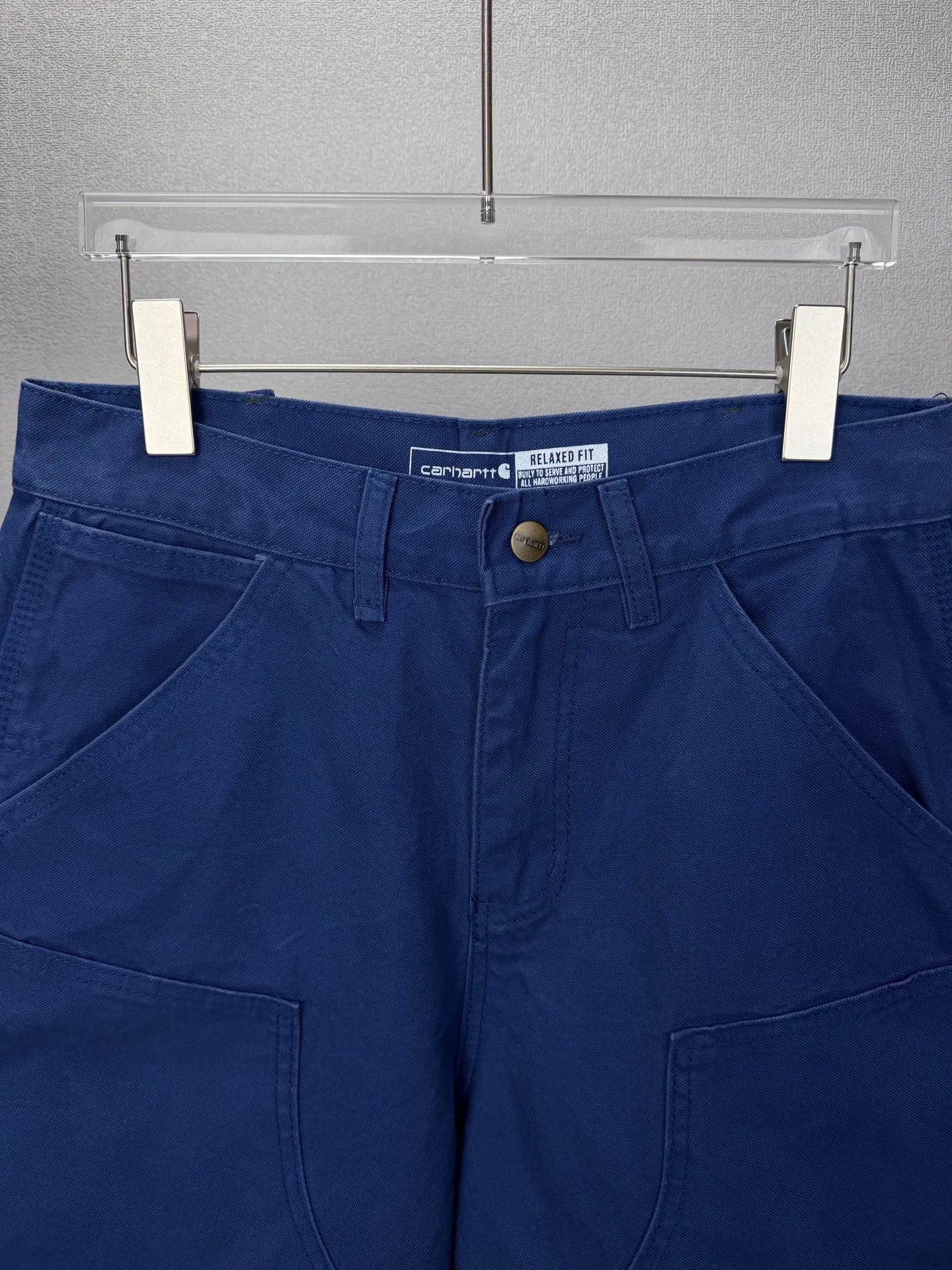 Carhartt 2026 New Arrival Solid Color Logging Workwear Couple Style Washed Loose Denim Shorts High Version High Version Original customized denim fabric, Internet celebrity Same Style original pulp denim fabric, spliced ​​loose version, full-body solid color simple design, very high-end and stylish! The fabric feels very comfortable and these are super Versatile and beautiful denim shorts! ! Complete with three standards, Same Style for men and women 👫Must-have item Color: Blue Size: 28, 30, 32, 34, 36 (five sizes)